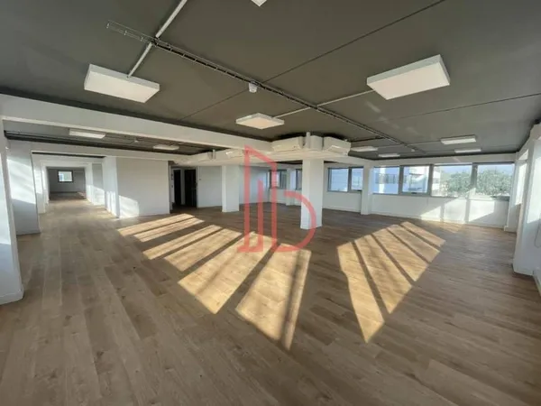 Bureaux 374 m²