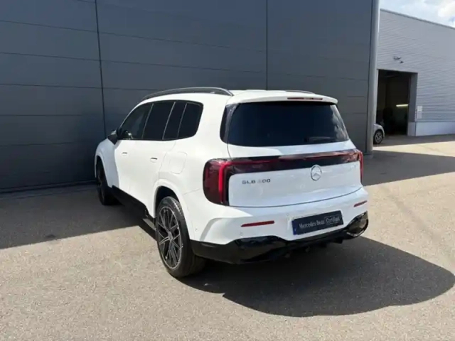Mercedes Glb 200 amg line — photo 3