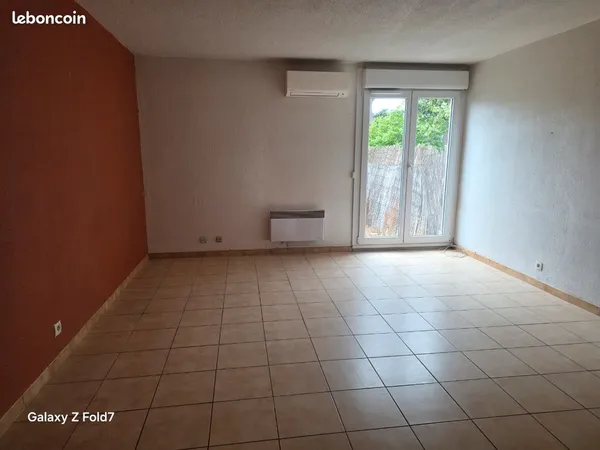Studio 32 m rez-de-chaussée porte sécurisée et parking fermé