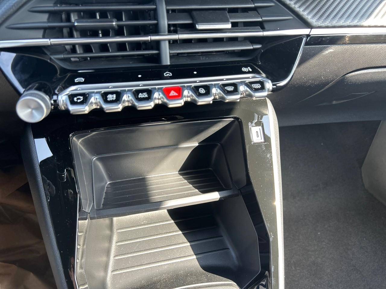 Peugeot 2008 1.2 hybrid 110ch edition e-dcs6 — photo 17