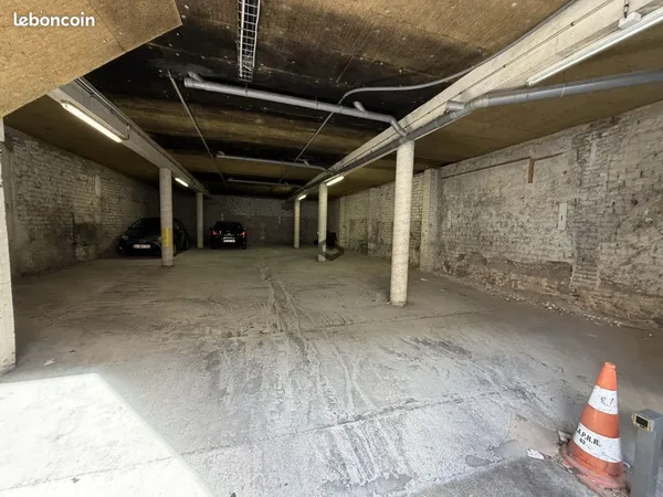 Parking/box 130 m² Reims