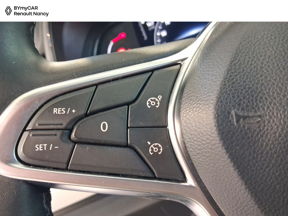 Renault Clio TCe 90 — photo 19