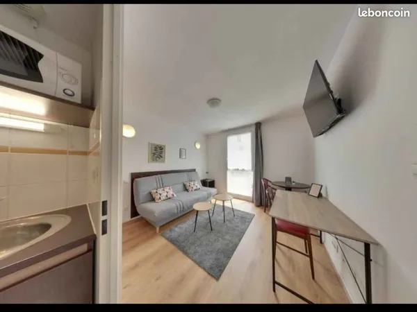 Joli Studio meublé