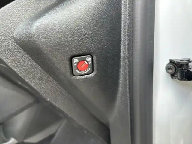 Peugeot Partner 1.5l 100ch asphalt standard 10 — photo 19
