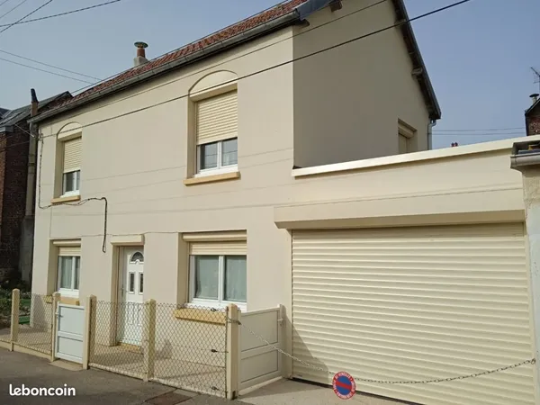 Maison de 88 m2, 3 chambres, garage et jardinet en excellent état