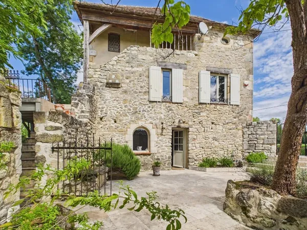 Vieux Moulin renové avec piscine près de Monflanquin