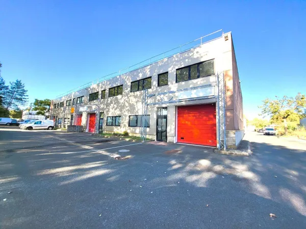 Local d'activité 1143 m²