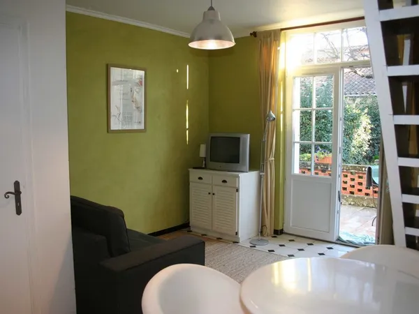 Maison avec piscine s/ terrain 516 m² proche centre Avignon