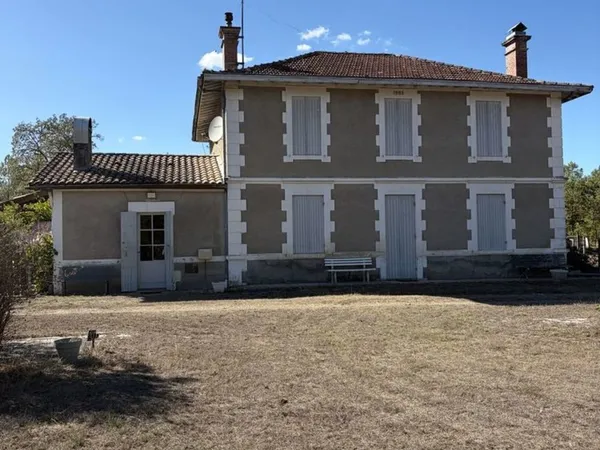 Belle bâtisse des années 1920 - Grand terrain - Calme absolu