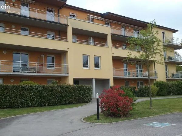 Appartement 68m² 2chambres balcon résidence 530 + 80 charges copropriété