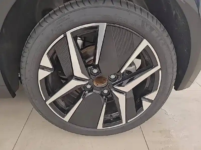 Peugeot 208 electrique 50 kwh 136ch — photo 61
