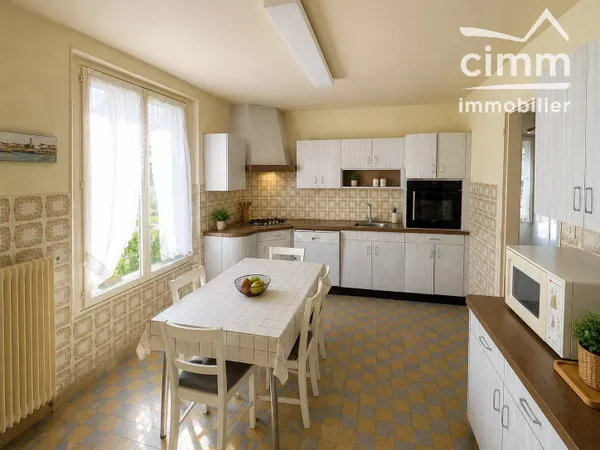 Ensemble immobilier de caractère de 325 m² sur 1 000 m² de terrain.