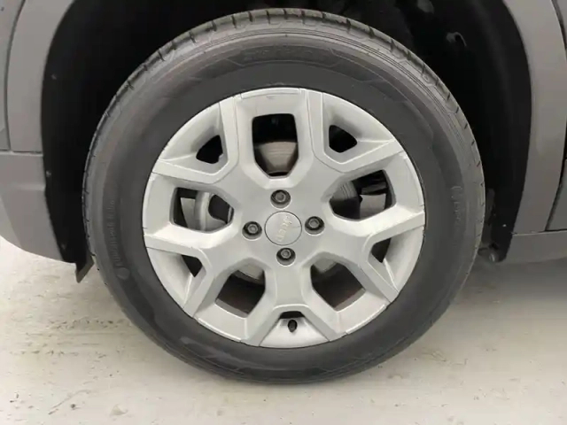 Jeep Avenger 1.2 turbo t3 100 ch — photo 17