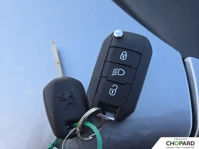 Peugeot 208 puretech 75 s&amp;s bvm5 — photo 95