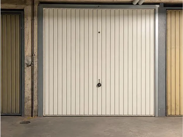 Box fermé sécurisé - 12,6 m² - Paris 18e - 150 CC