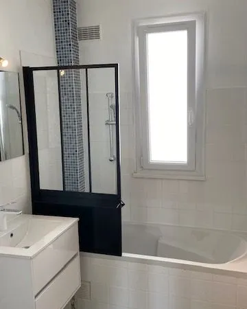 F4 hyper centre