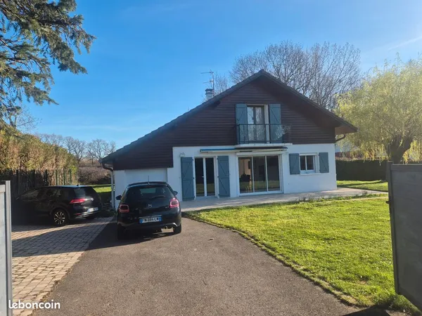 Loue chambre dans maison avec joli jardin et place de parking