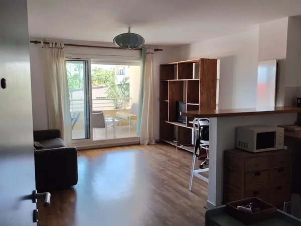 Annonce T2 meublé 43 m² - Terre Sainte (Saint-Pierre) - Terrasse - Parking