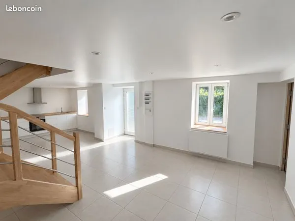 Maison rénovée - 2 chambres, jardin et garage