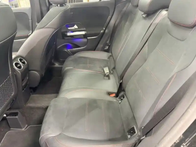 Mercedes Gla 200 d amg line — photo 33