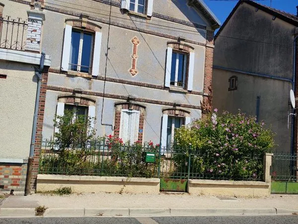 Maison à rénové 85m2 + 823m2 de jardin