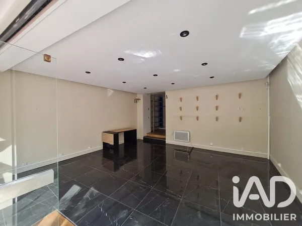 Local commercial 1 pièce 55 m²