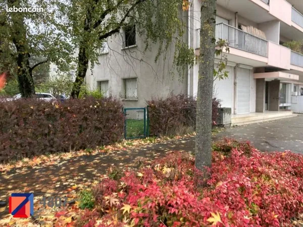 Local bureaux 68 m²