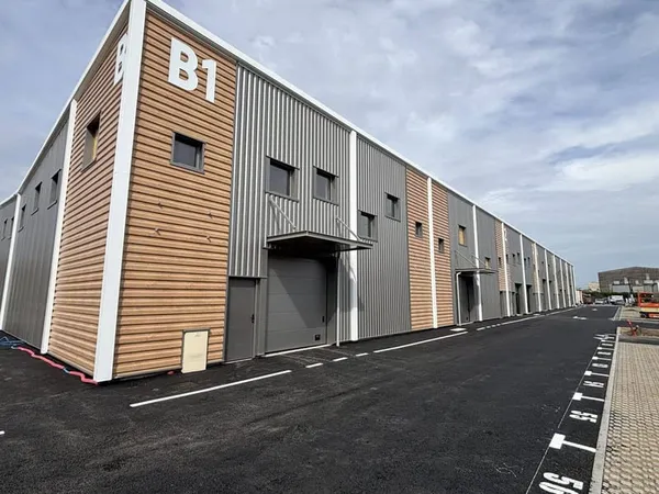 Local d'activité 150 m²