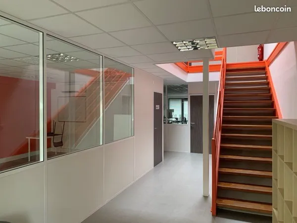 Locaux professionnels de 228 m² à reprendre - Bron (69)