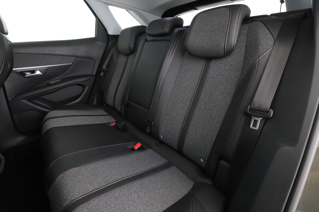 Peugeot 3008 1.2 PureTech Allure EAT6 — photo 14