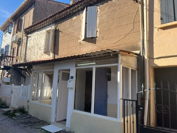 13720 LA BOUILLADISSE À LOUER Charmant T2 en maison de vil