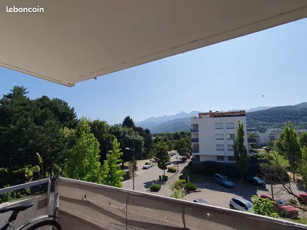 T2 meublé avec terrasse et garage (box fermé)