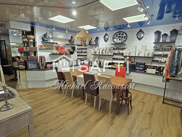 MONTCEAU-LES-MINES  CENTRE-VILLE  MURS COMMERCIAUX ET APPARTEMENT T3