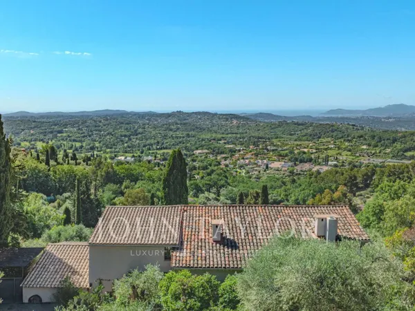 Maison 7 pièces 239 m²