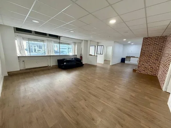 Local d'activité 114 m²