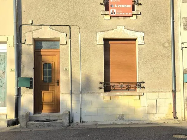 Avec son charme de la pierre, ses 2 grandes chambres et son extérieur sans vis-à-vis, cette maison e