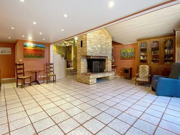 Maison 5 pièces 235 m²