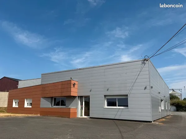 Local 620 m² LAMBALLE