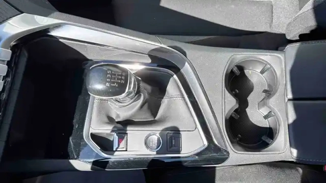 Peugeot 5008 puretech 130ch s&amp;s bvm6 — photo 21