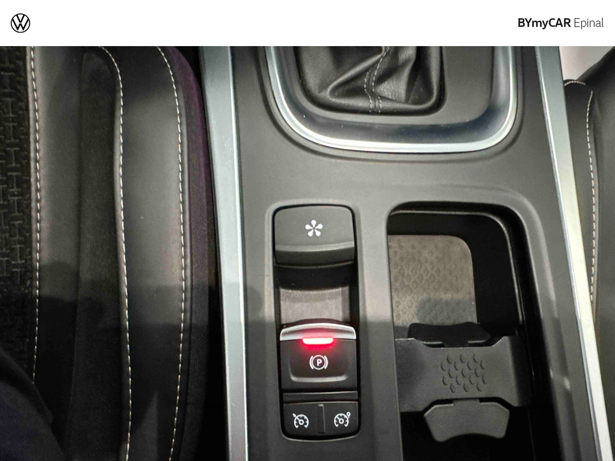 Renault Mégane IV Berline TCe 160 Energy EDC — photo 18