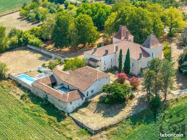 Château 28 pièces 700 m²