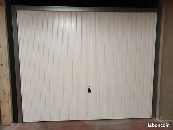 Location Garage 15m² sécurisé proche de Saint Mitre