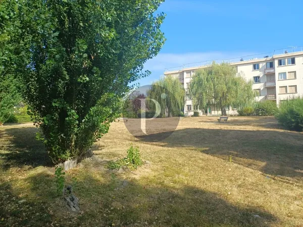 Appartement 4 pièces, dans résidence en cours de ravalement