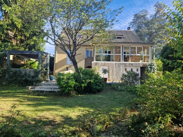 Coup de coeur assuré : maison familiale au coeur d'un jardin a