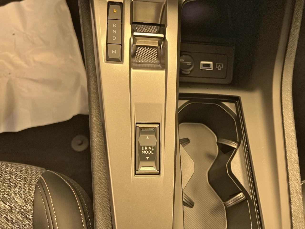 Peugeot 308 hybrid 145 e-dcs6 allure — photo 18