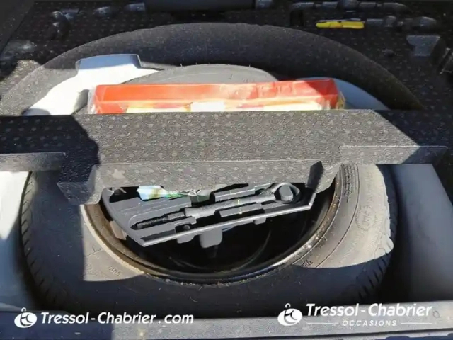 Peugeot 2008 1.2 puretech 110ch s&amp;s bvm5 allure — photo 27