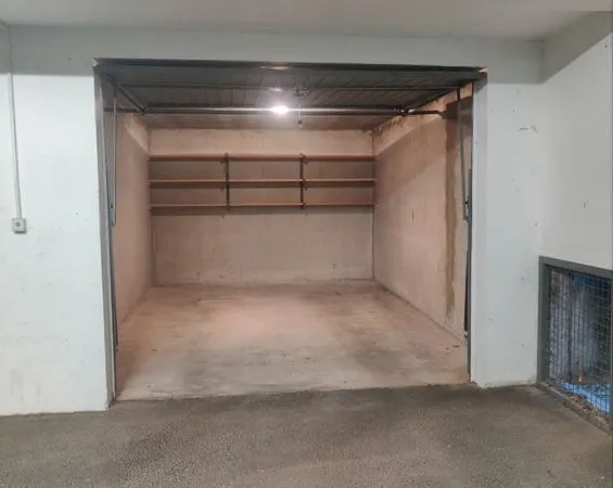 Garage box fermé en sous-sol sécurisé