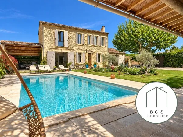 Vends bastide - 210 m² - 7 pièces, 6 chambres - Salon-de-Provence 13300