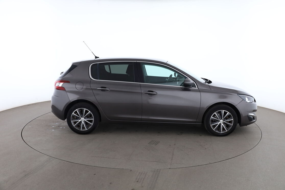 Peugeot 308 1.2 PureTech Allure EAT6 — photo 6