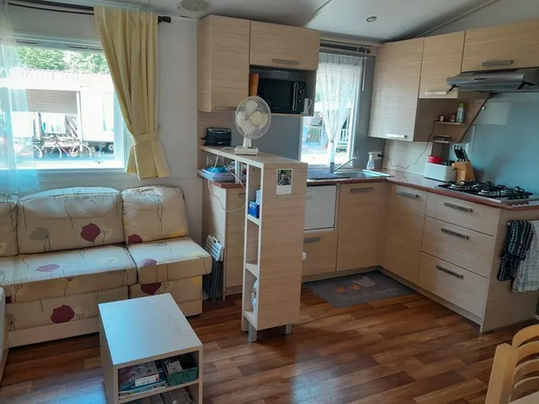 Mobil-home 32 m² avec grande terrasse couverte